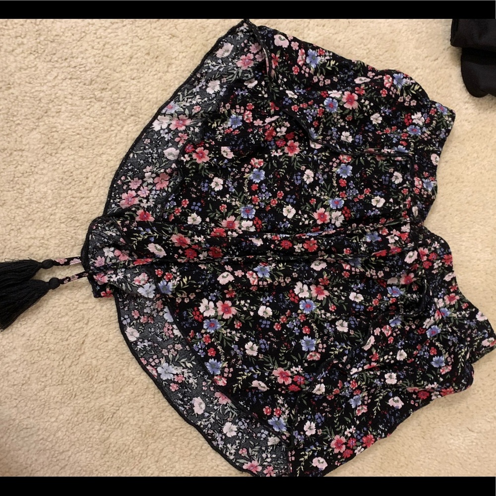 american eagle flowy shorts flower print